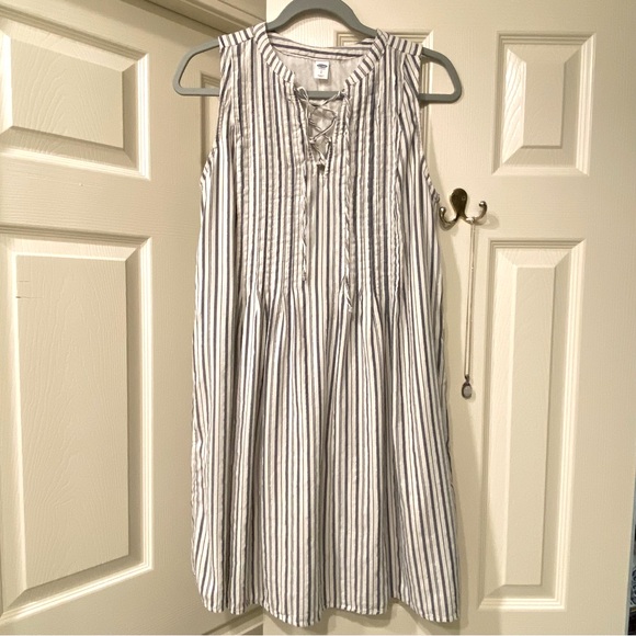 Old Navy Cotton/Rayon Blend Sleeveless Dress - Picture 1 of 9